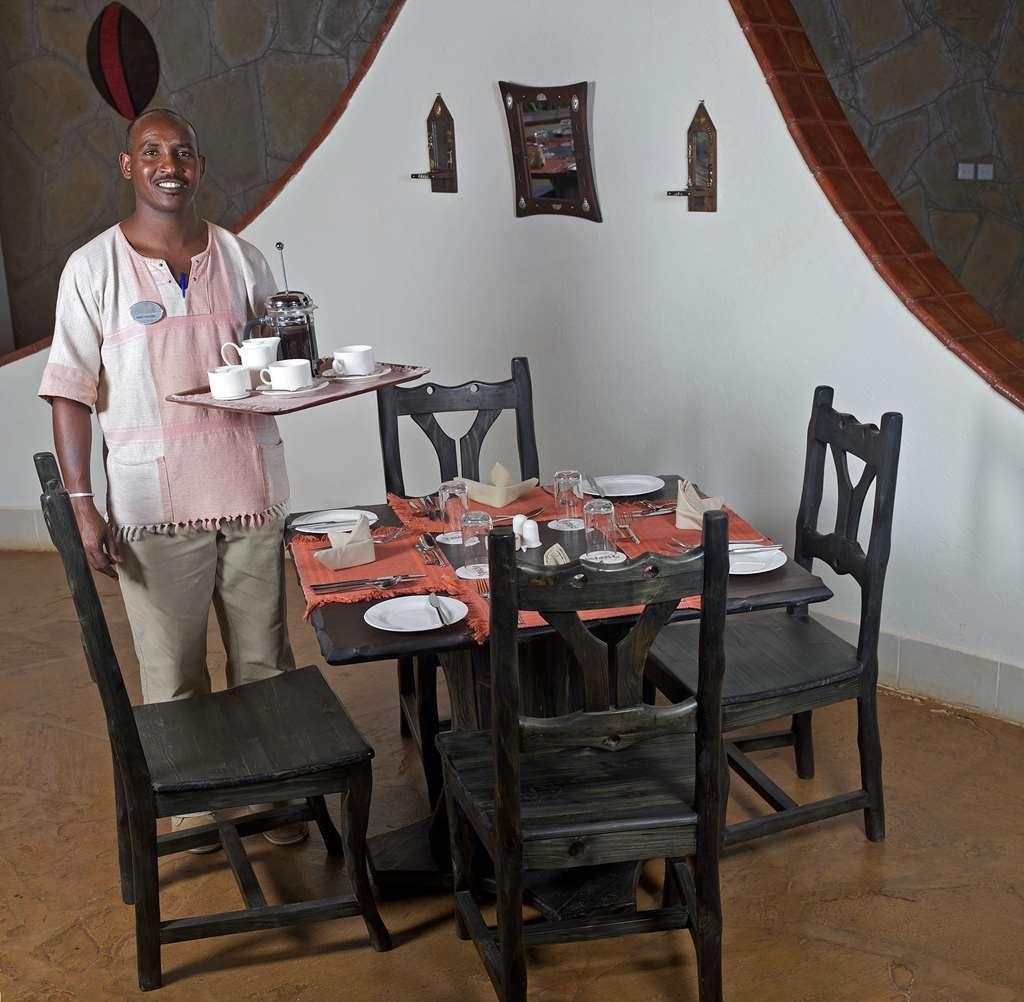 Samburu 阿西尼尔山布鲁营地酒店 餐厅 照片
